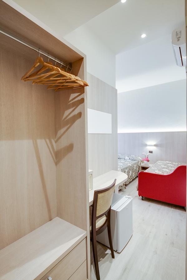 Hotel Barbiani Rimini Exterior photo