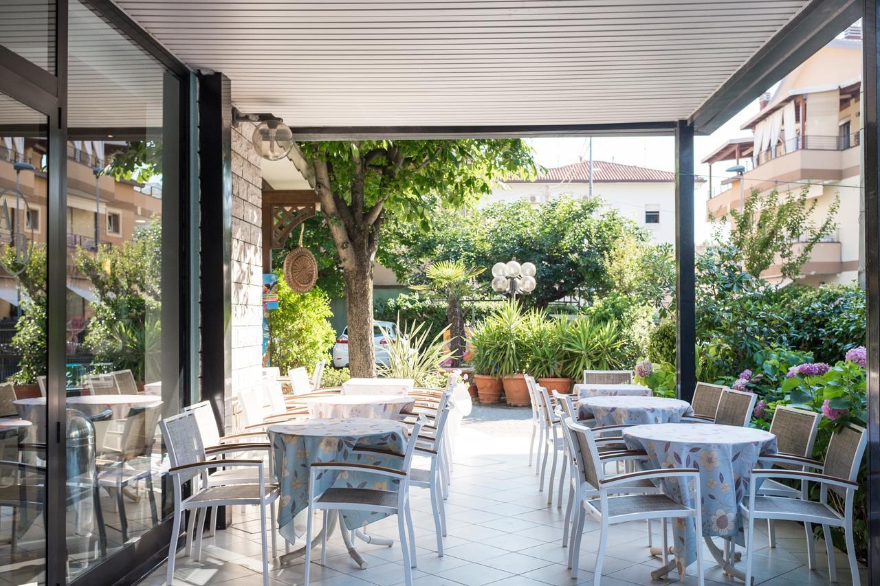 Hotel Barbiani Rimini Exterior photo